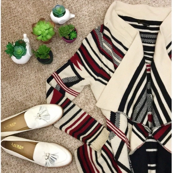 🎉HOST PICK🎉 Tribal print cardigan - Picture 2 of 7